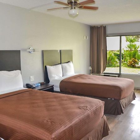 Rodeway Inn Sun City Center Buitenkant foto