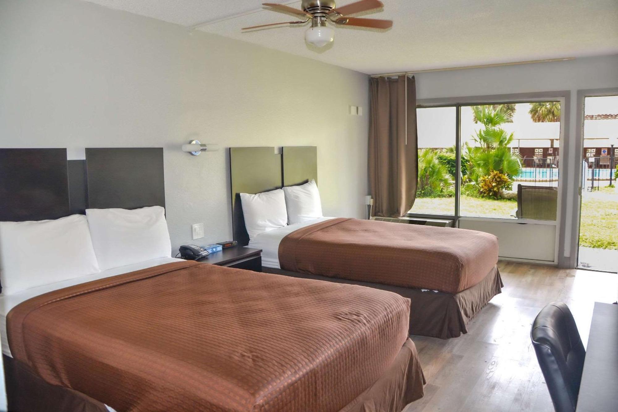 Rodeway Inn Sun City Center Buitenkant foto