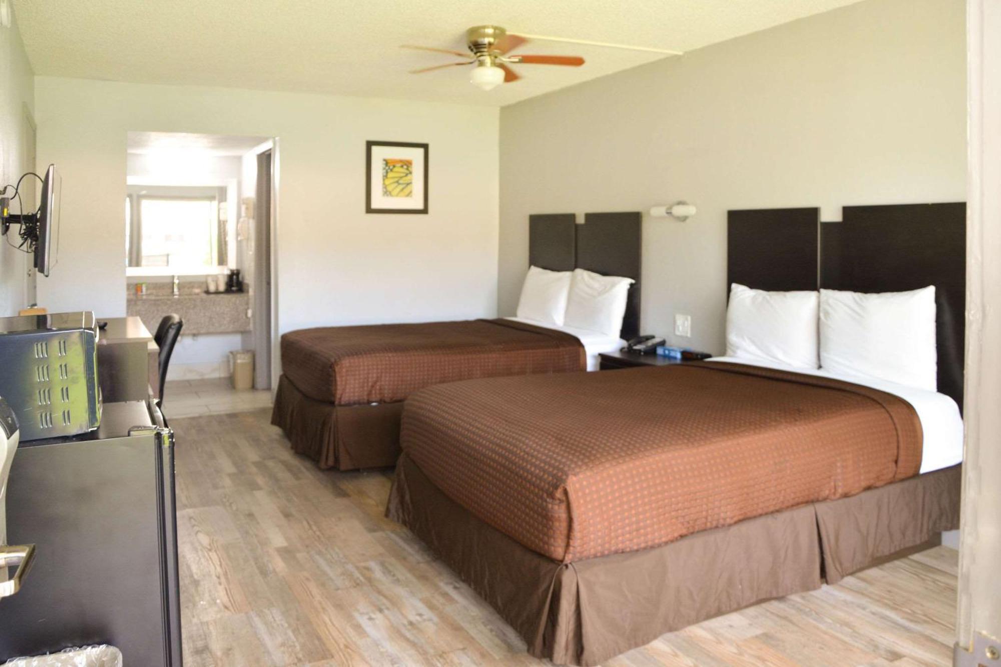Rodeway Inn Sun City Center Buitenkant foto