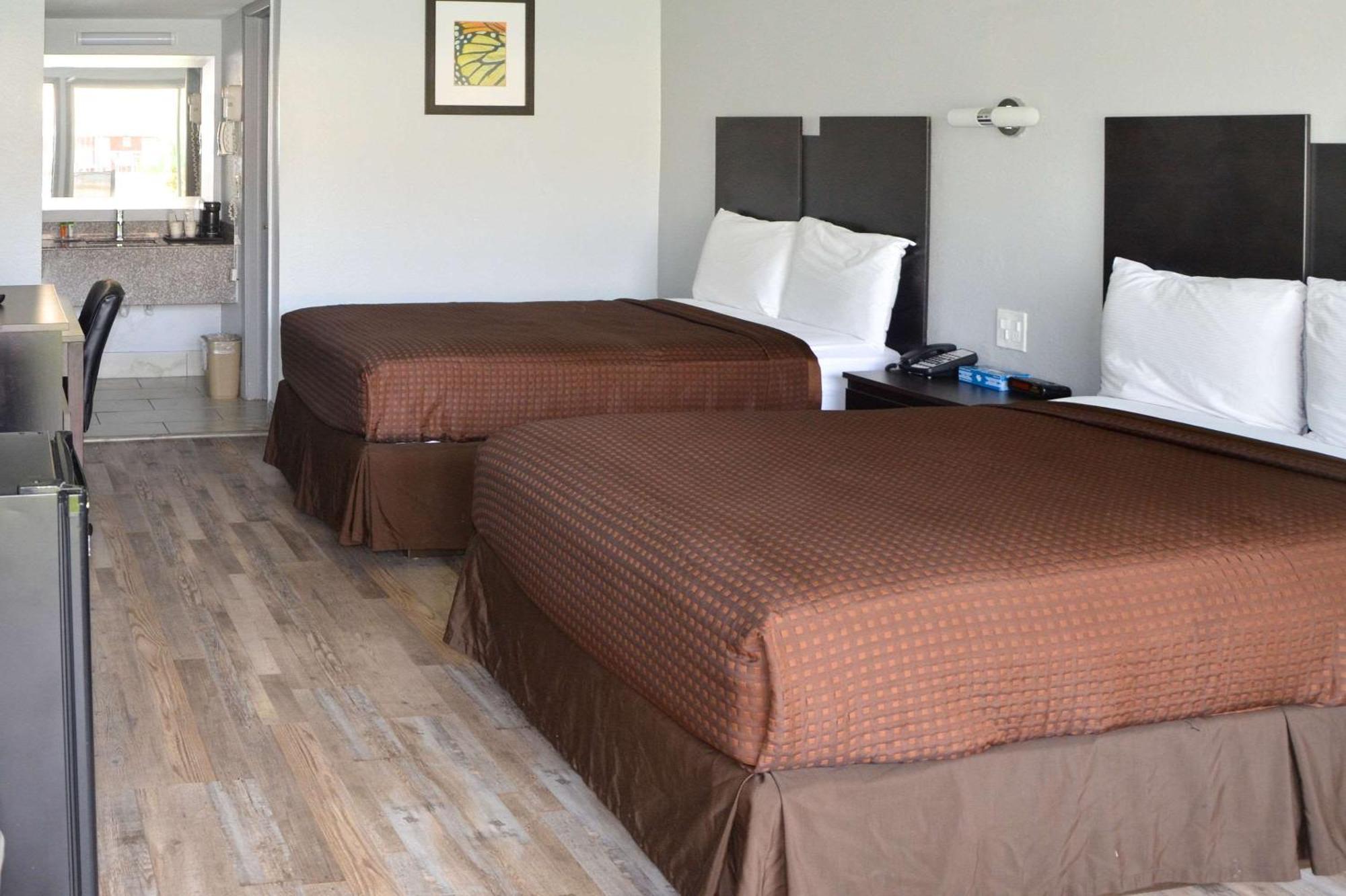 Rodeway Inn Sun City Center Buitenkant foto