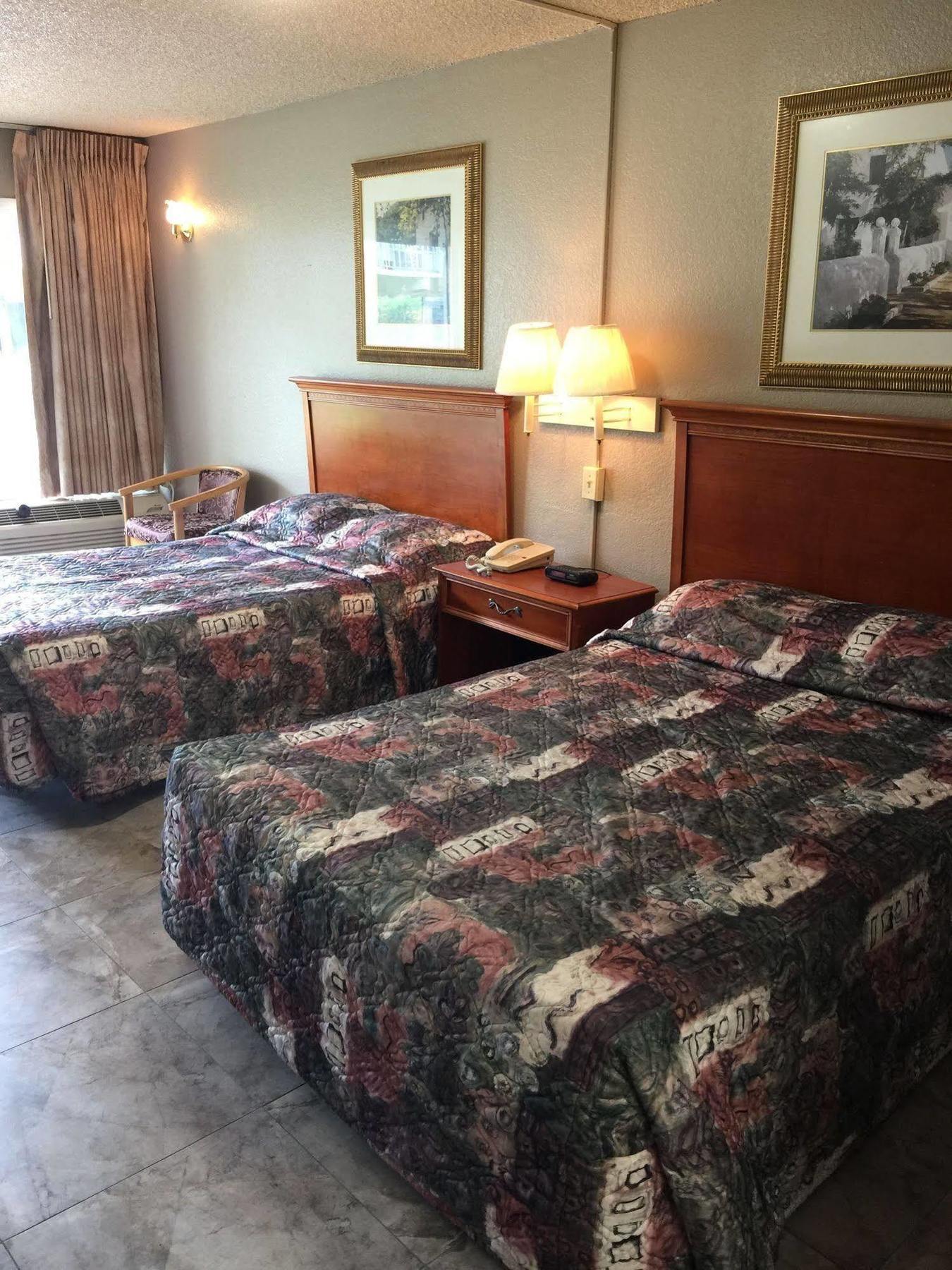 Rodeway Inn Sun City Center Buitenkant foto