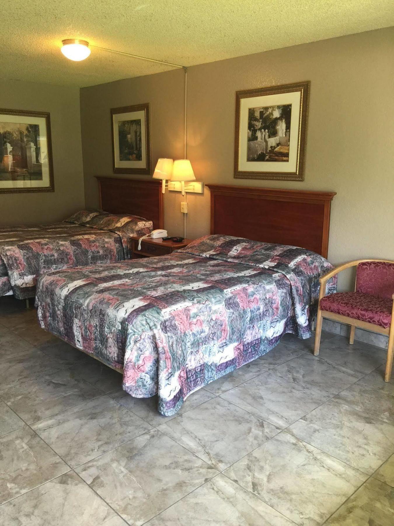 Rodeway Inn Sun City Center Buitenkant foto