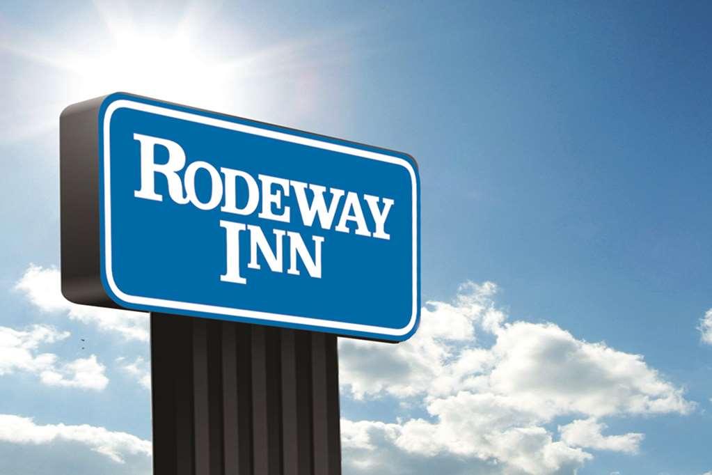 Rodeway Inn Sun City Center Buitenkant foto